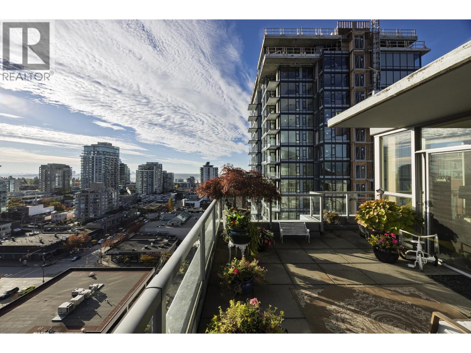 1702 121 W 16TH STREET, North Vancouver