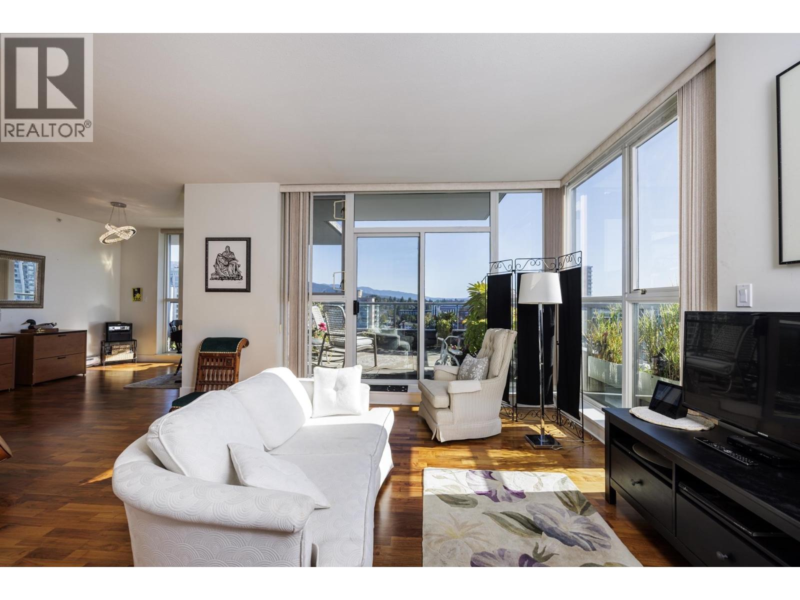 1702 121 W 16TH STREET, North Vancouver