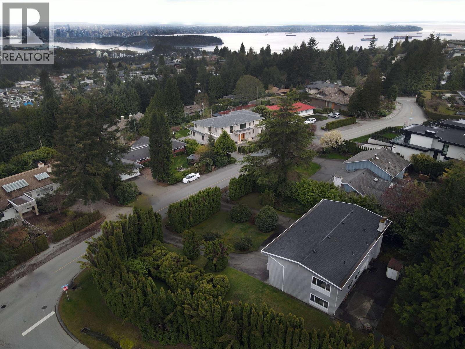 905 GREENWOOD ROAD, West Vancouver