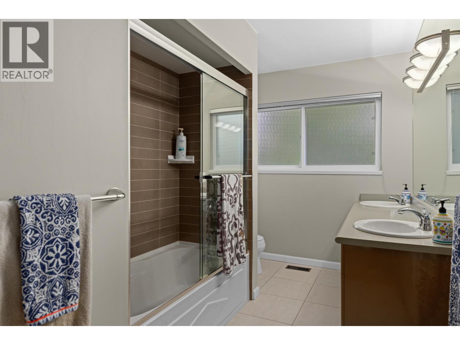 905 GREENWOOD ROAD, West Vancouver