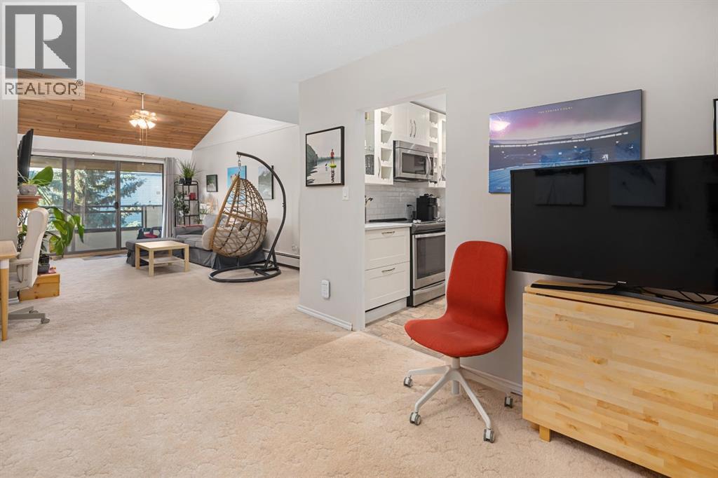 Single Family House for Sale in    Street NW Varsity Calgary 