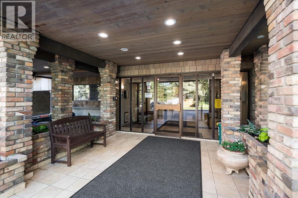 Single Family House for Sale in    Street NW Varsity Calgary 