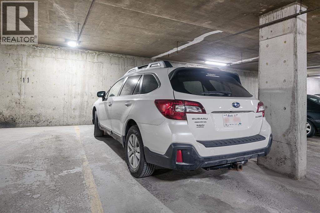 Single Family House for Sale in    Street NW Varsity Calgary 