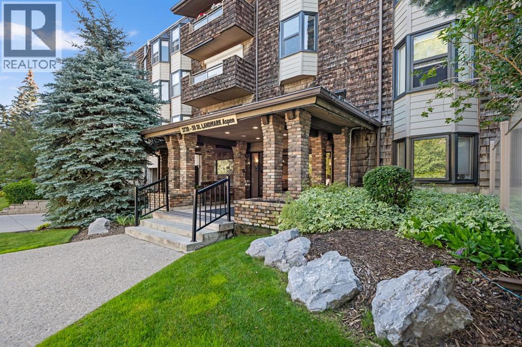 Single Family House for Sale in    Street NW Varsity Calgary 