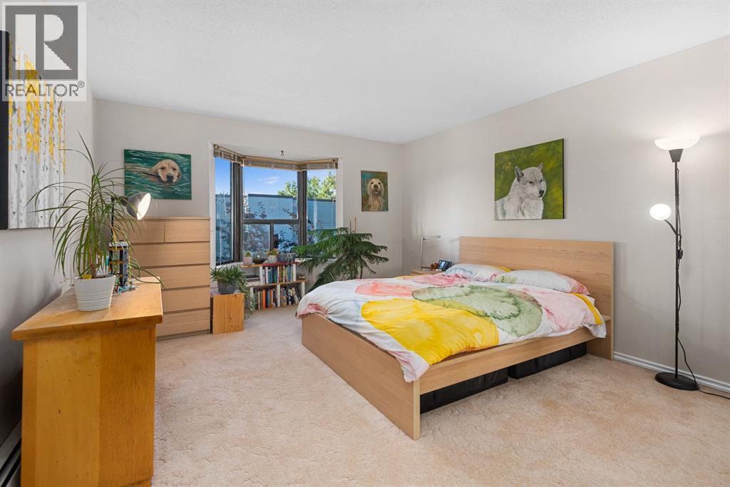 Single Family House for Sale in    Street NW Varsity Calgary 