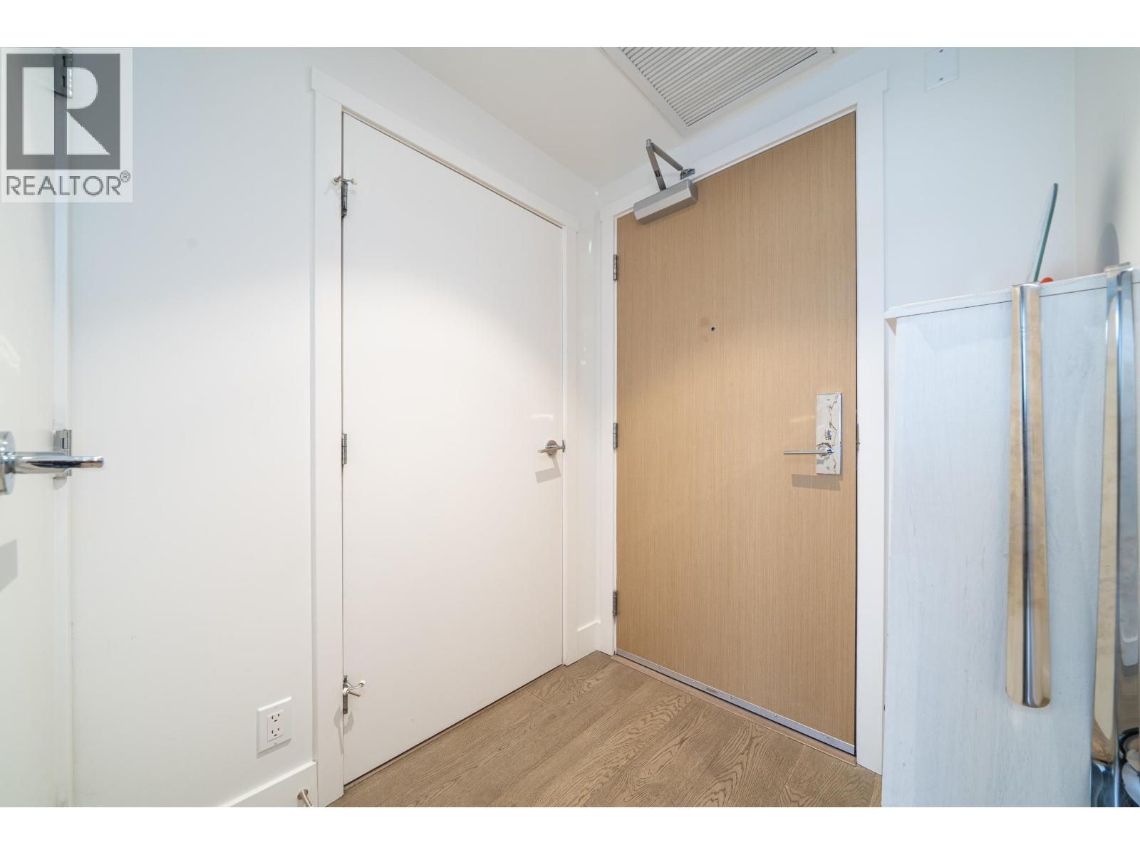 2102 1632 LIONS GATE LANE