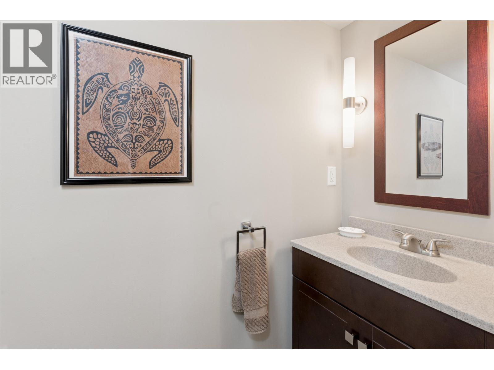 311 122 E 3RD STREET, North Vancouver