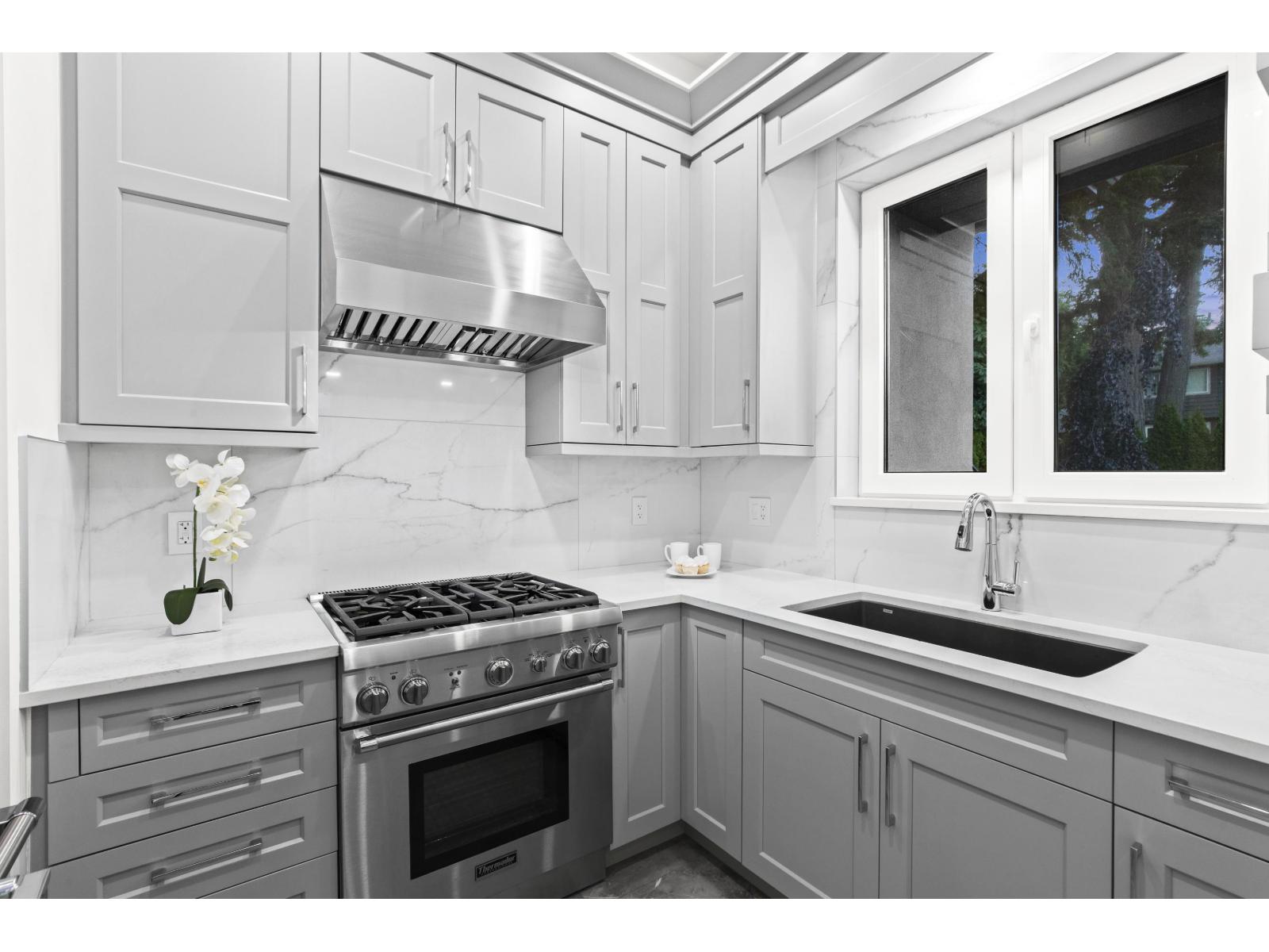 13141 MARINE DRIVE, Surrey