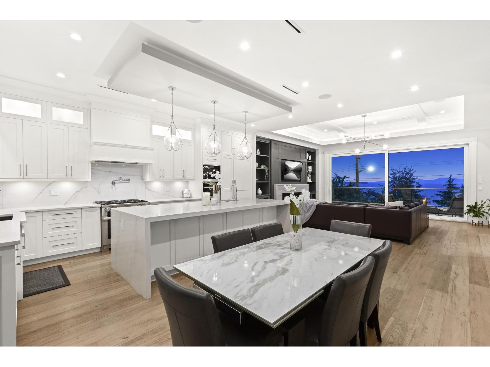 13141 MARINE DRIVE, Surrey