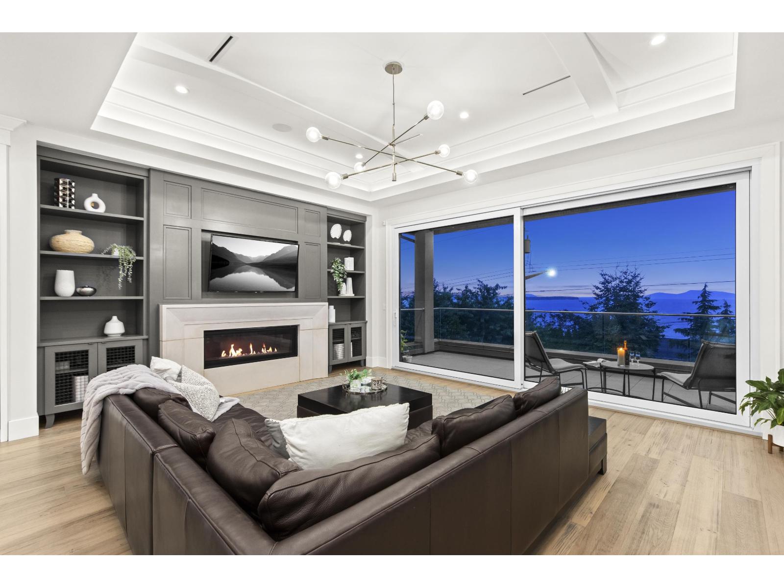 13141 MARINE DRIVE, Surrey