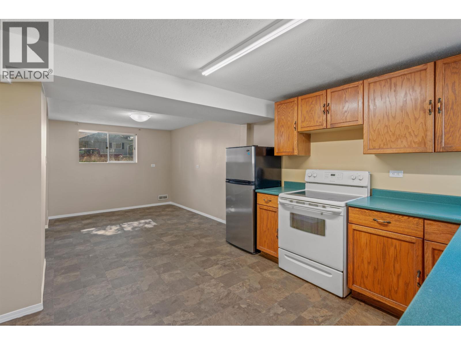 2072 4TH AVENUE, Prince George