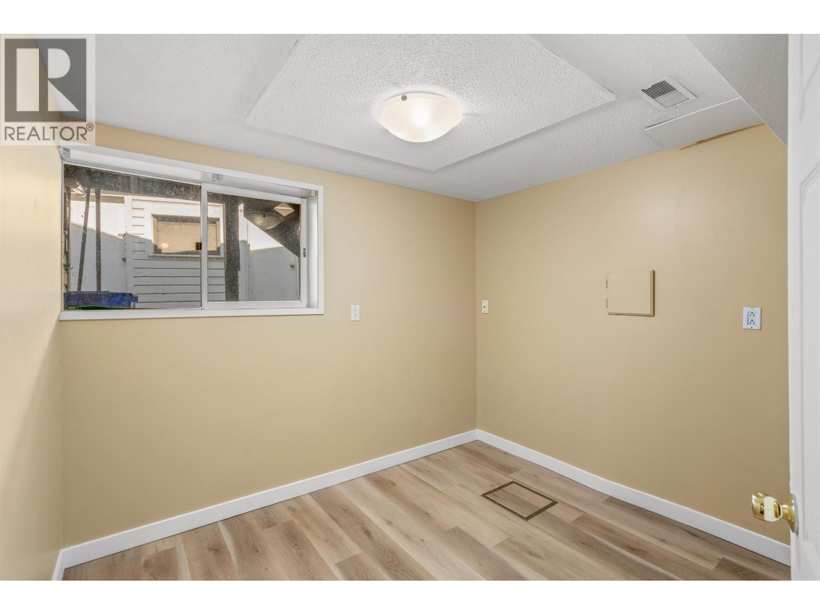 2072 4TH AVENUE, Prince George