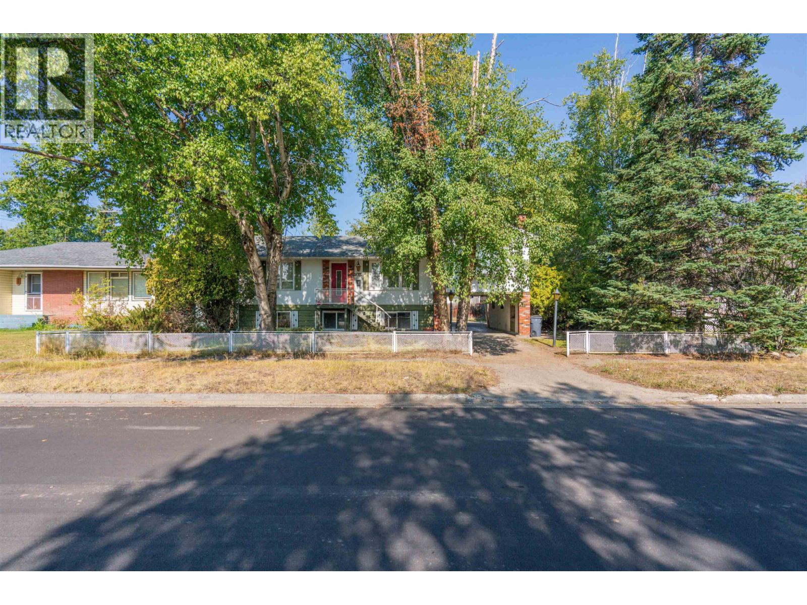 2072 4TH AVENUE, Prince George