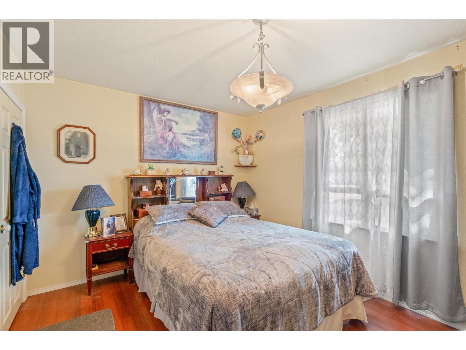 2072 4TH AVENUE, Prince George