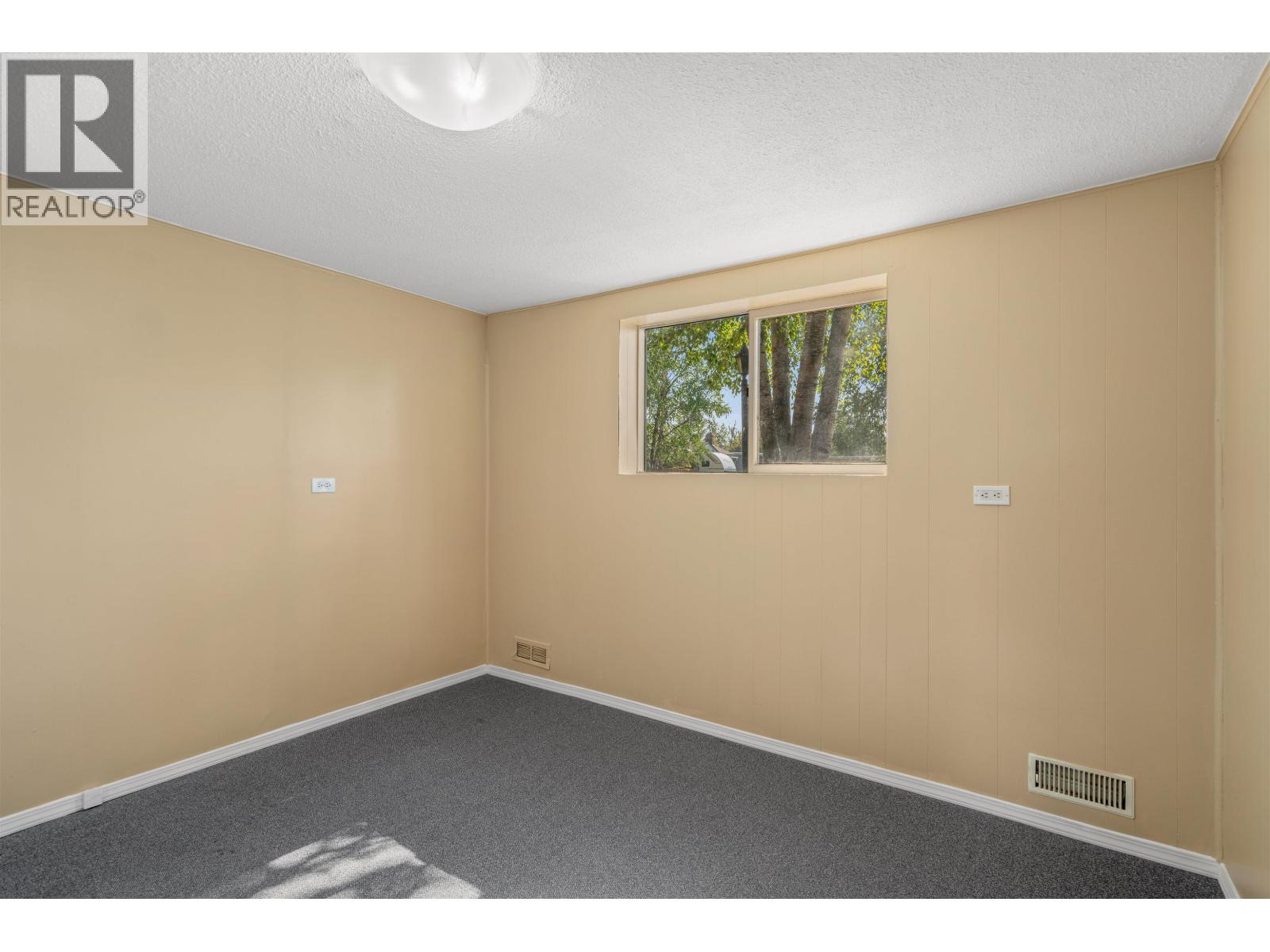 2072 4TH AVENUE, Prince George