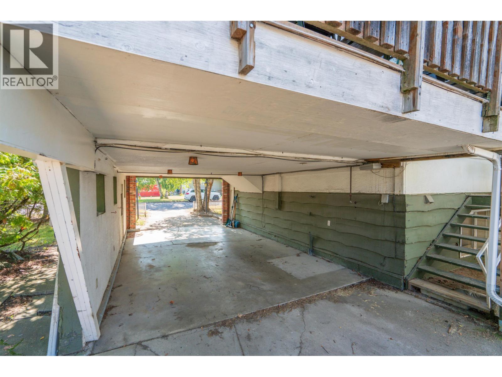 2072 4TH AVENUE, Prince George