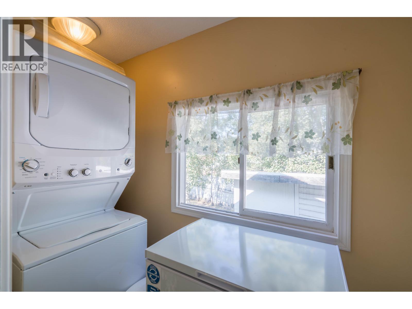 2072 4TH AVENUE, Prince George