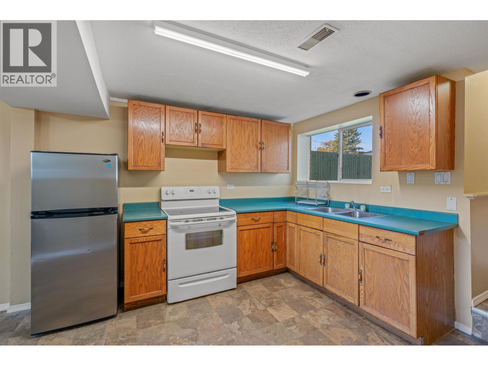 2072 4TH AVENUE, Prince George