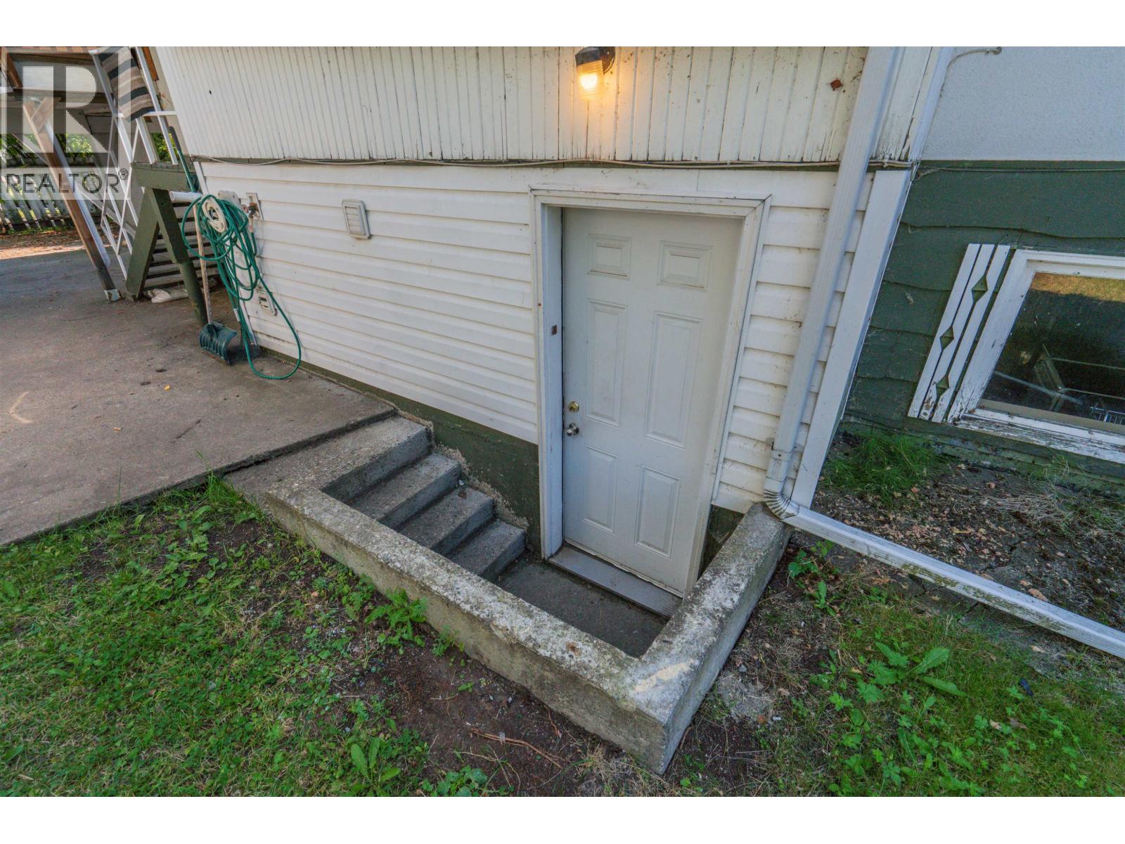 2072 4TH AVENUE, Prince George