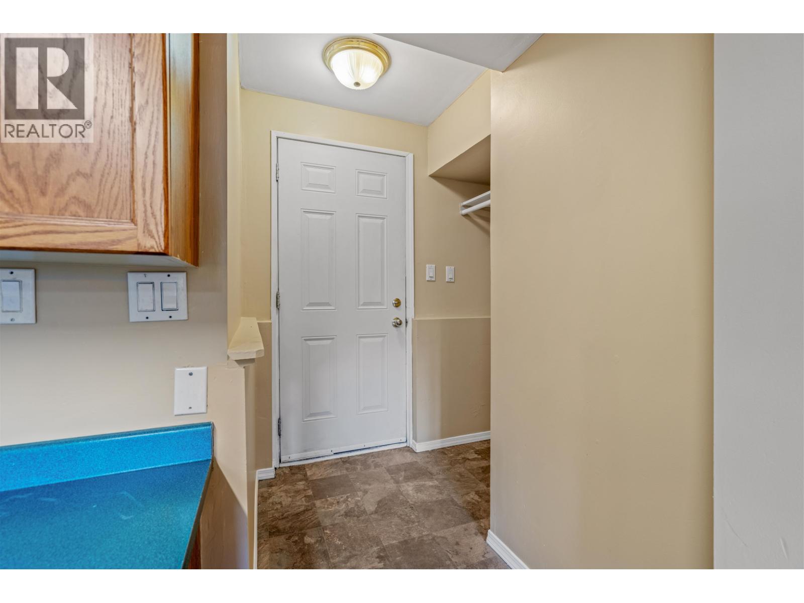 2072 4TH AVENUE, Prince George