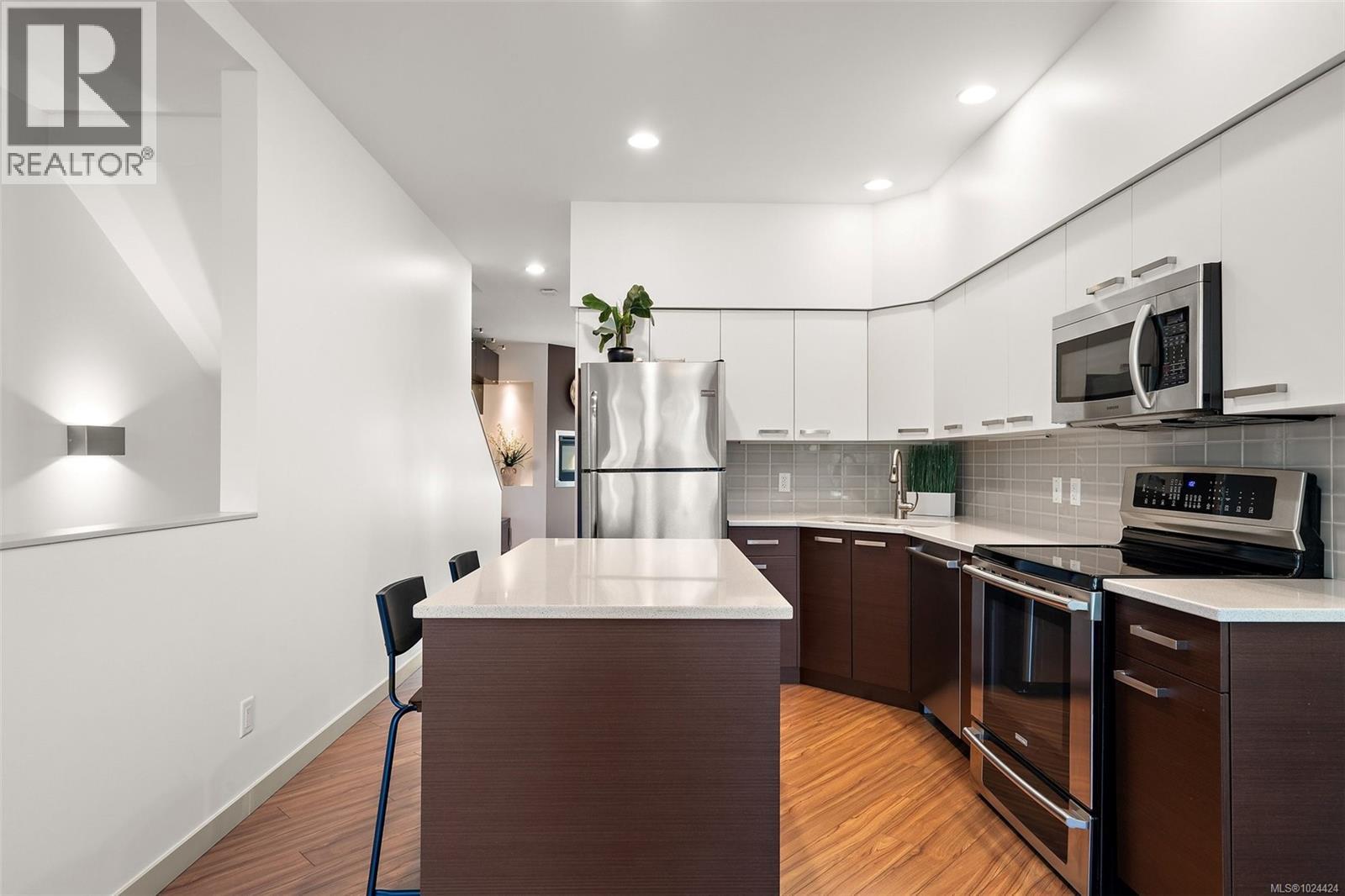 #113 2733 PEATT RD - 12