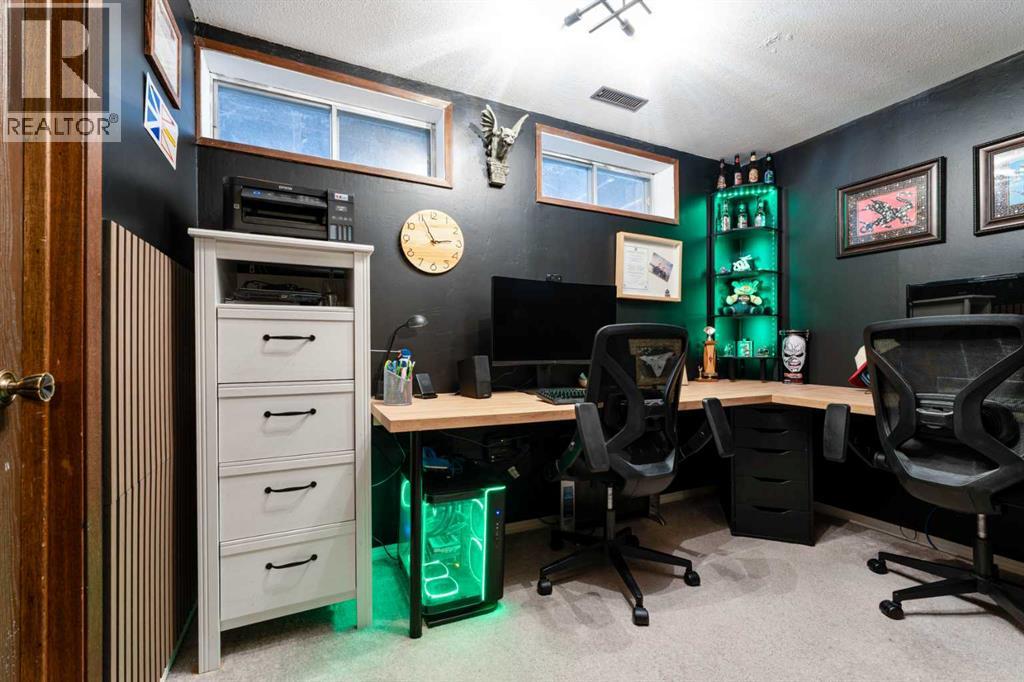 Single Family House for Sale in  Shawmeadows Close SW Shawnessy Calgary 