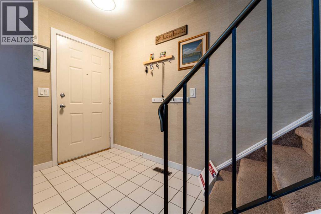 Single Family House for Sale in  Shawmeadows Close SW Shawnessy Calgary 