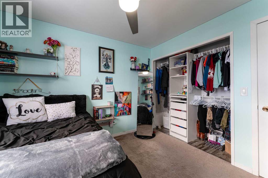 Single Family House for Sale in  Shawmeadows Close SW Shawnessy Calgary 