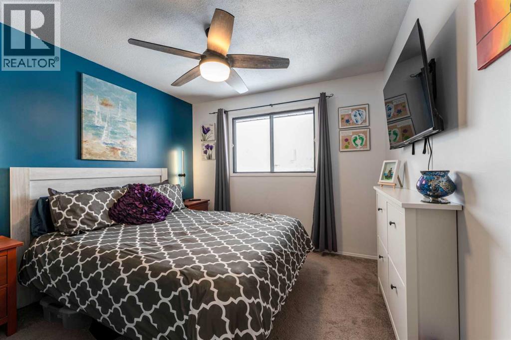 Single Family House for Sale in  Shawmeadows Close SW Shawnessy Calgary 