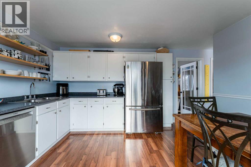 Single Family House for Sale in  Shawmeadows Close SW Shawnessy Calgary 