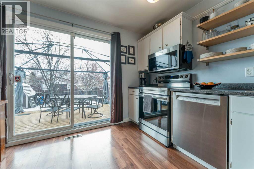 Single Family House for Sale in  Shawmeadows Close SW Shawnessy Calgary 