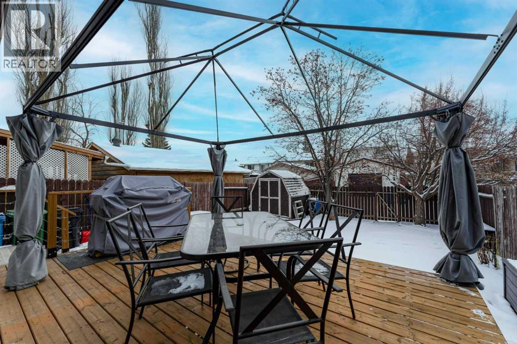 Single Family House for Sale in  Shawmeadows Close SW Shawnessy Calgary 