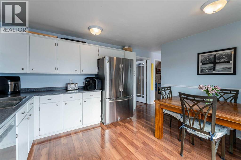 Single Family House for Sale in  Shawmeadows Close SW Shawnessy Calgary 