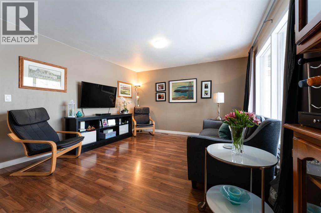 Single Family House for Sale in  Shawmeadows Close SW Shawnessy Calgary 