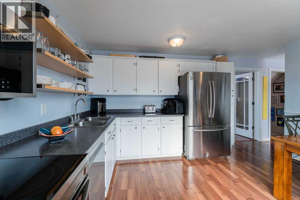 Single Family House for Sale in  Shawmeadows Close SW Shawnessy Calgary 