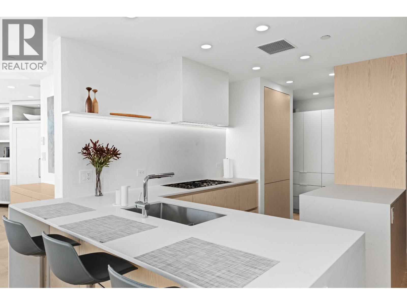 701 628 KINGHORNE MEWS, Vancouver