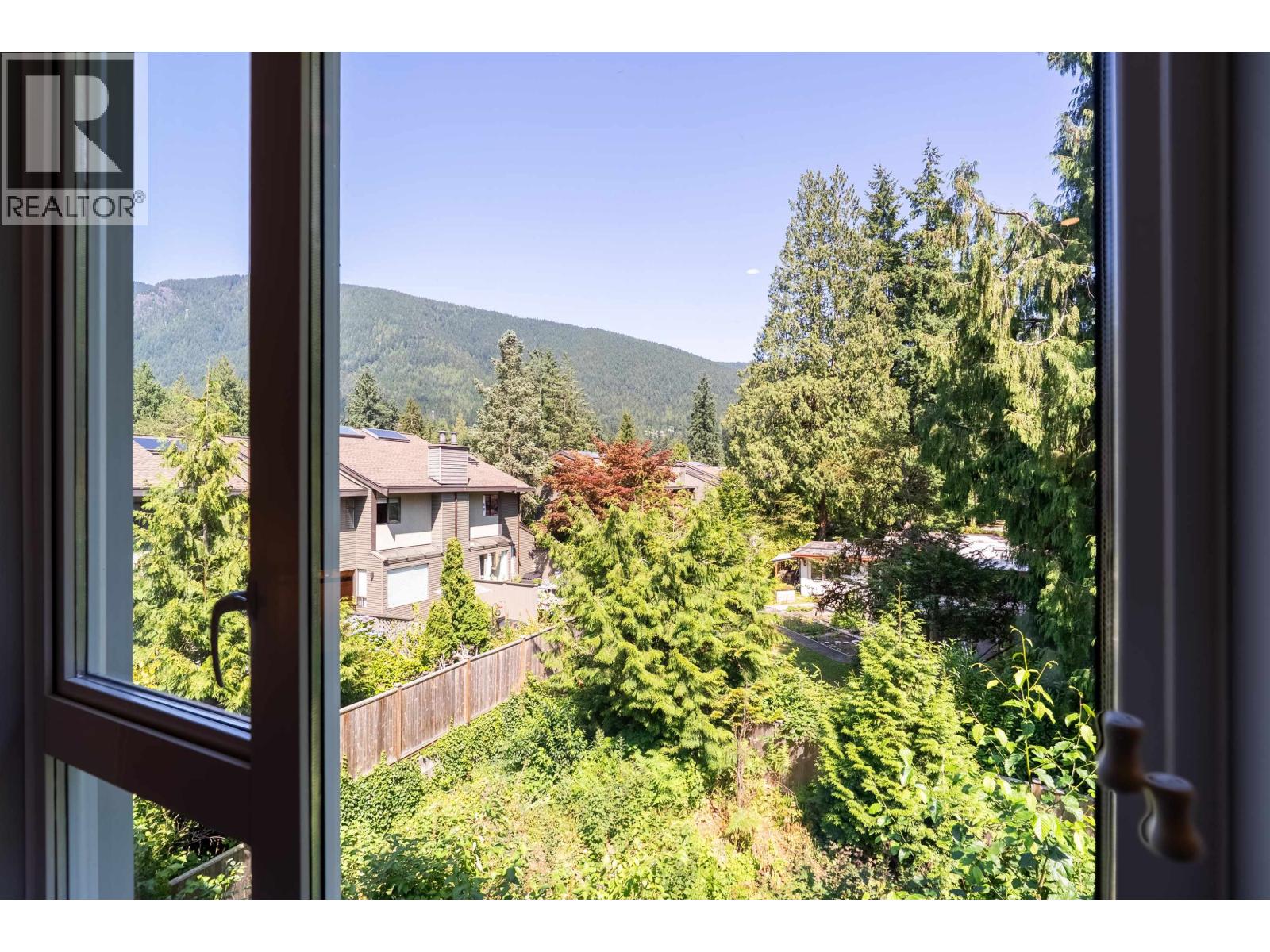 4676 CAPILANO ROAD, North Vancouver
