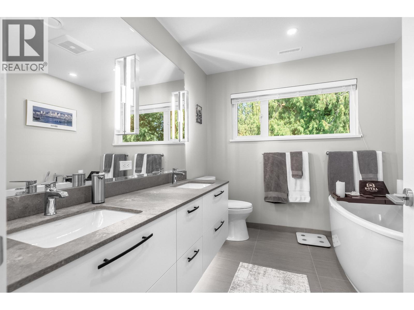 4676 CAPILANO ROAD, North Vancouver