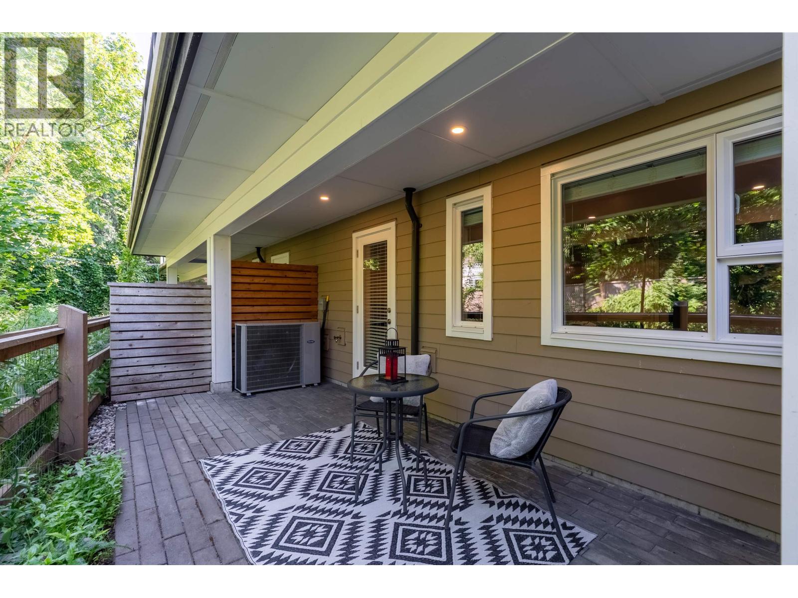 4676 CAPILANO ROAD, North Vancouver