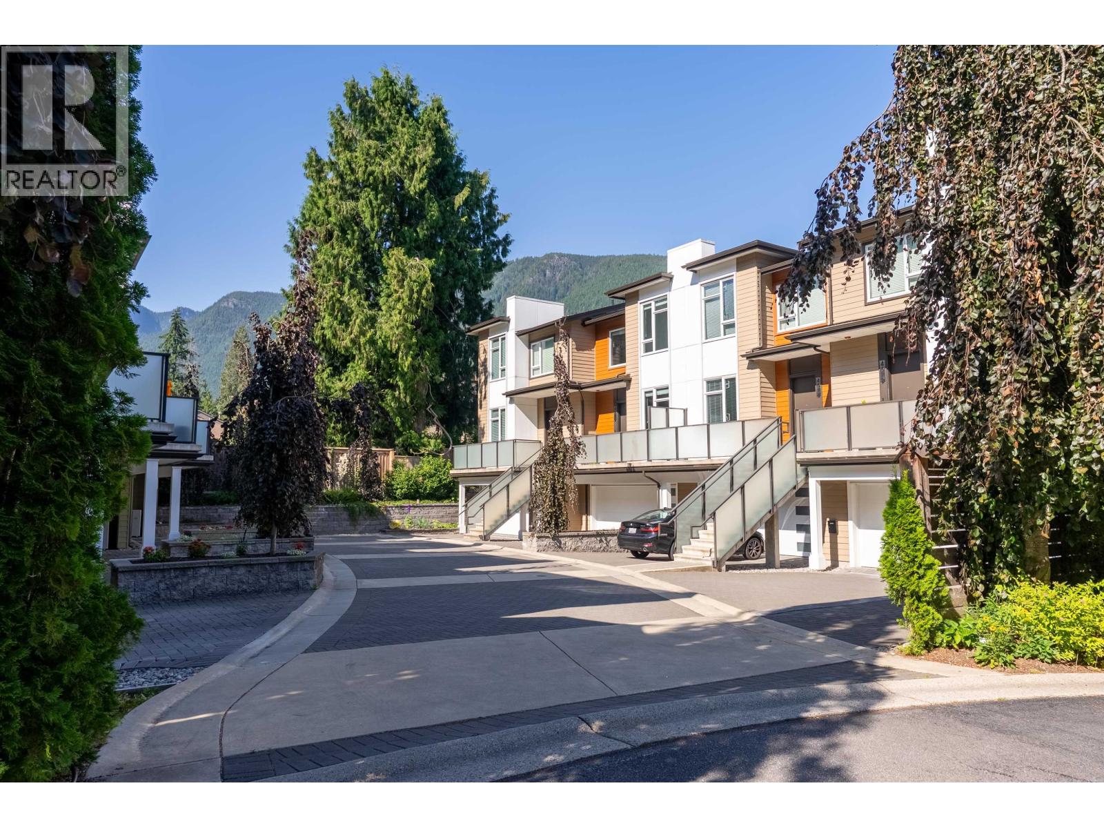 4676 CAPILANO ROAD, North Vancouver