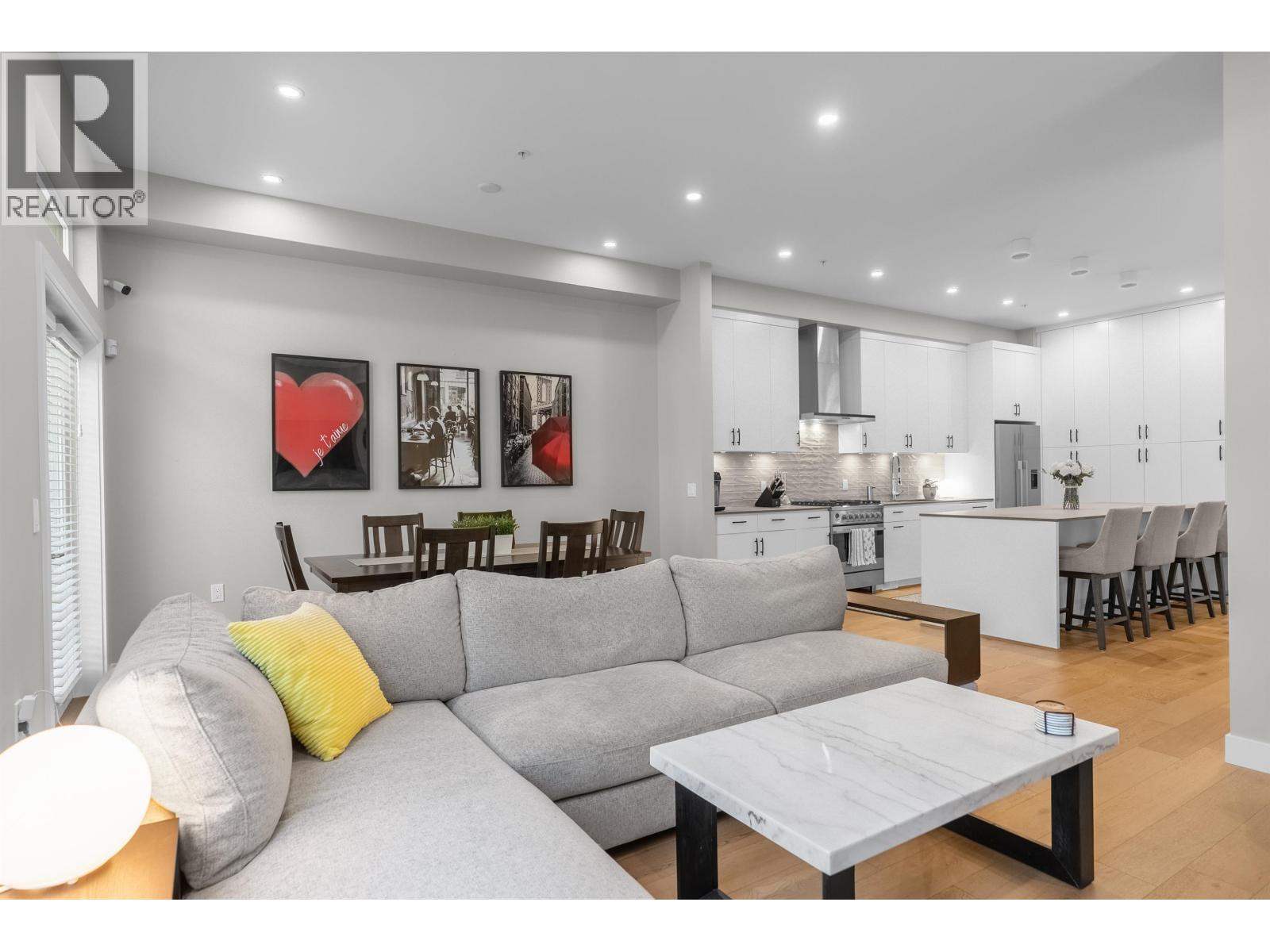 4676 CAPILANO ROAD, North Vancouver