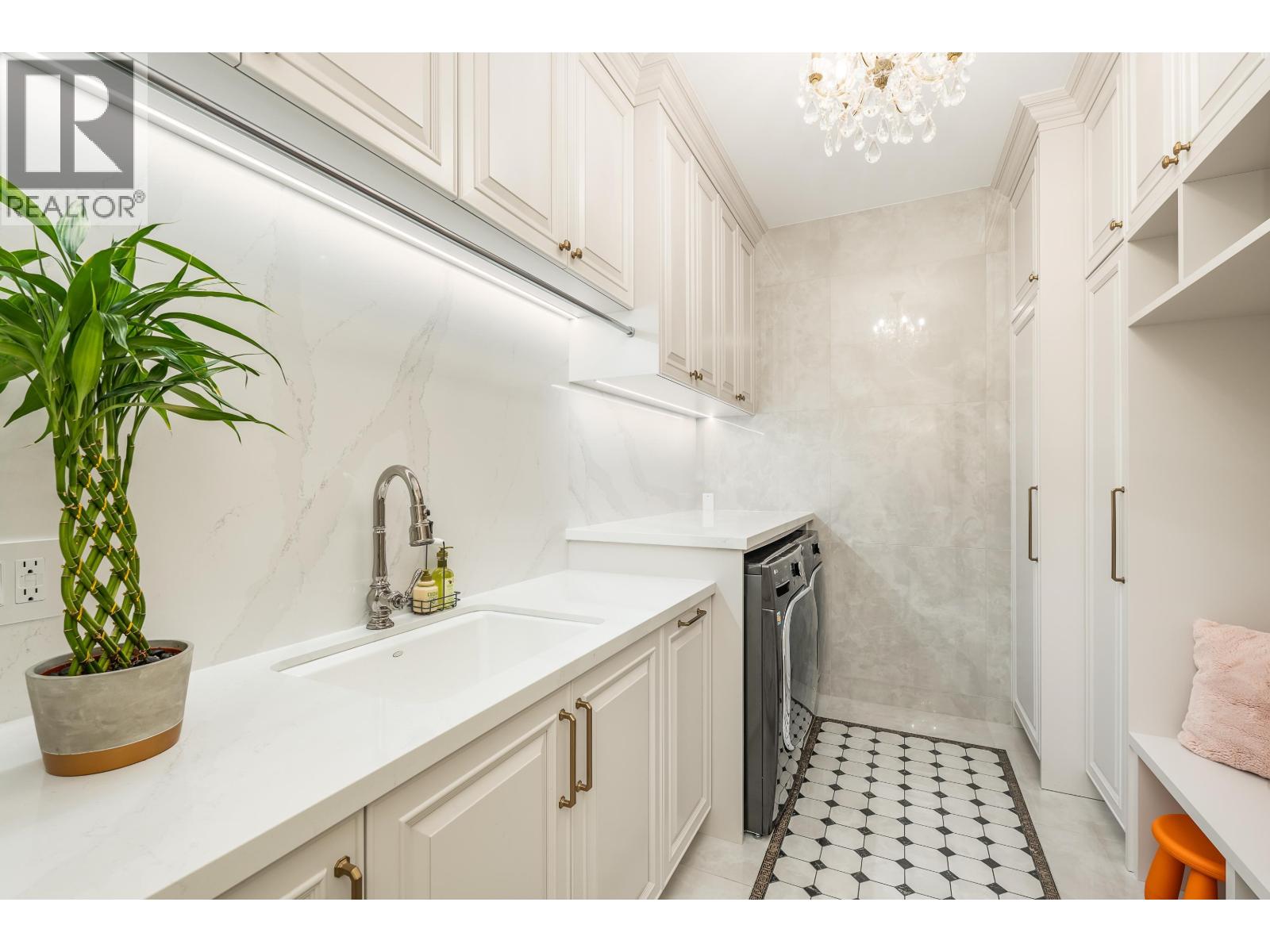 839 EYREMOUNT DRIVE, West Vancouver