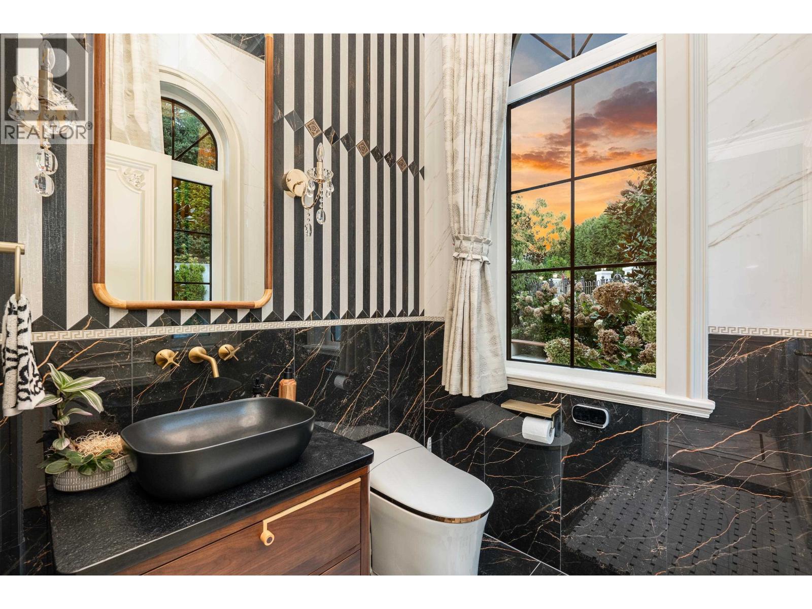 839 EYREMOUNT DRIVE, West Vancouver