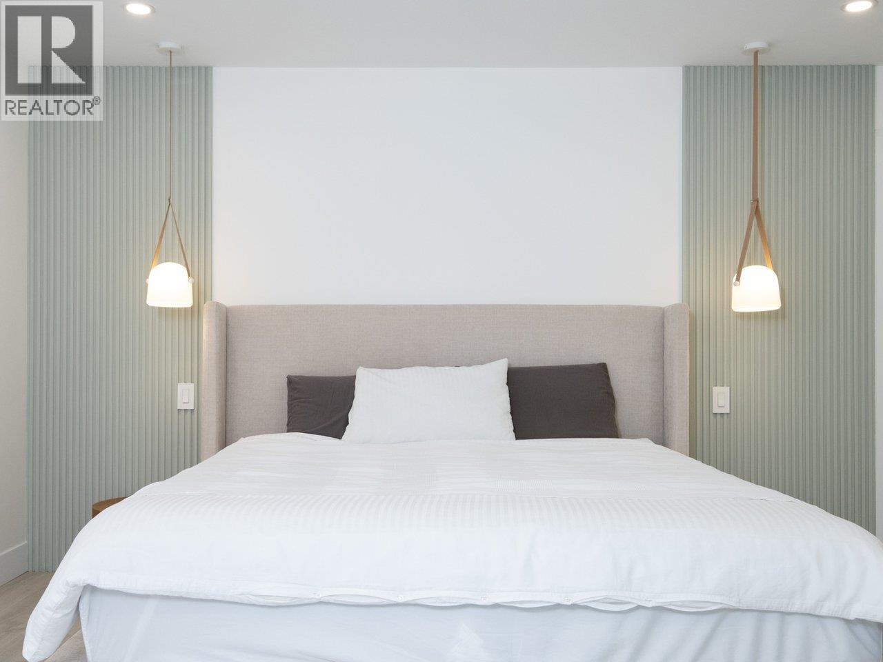 4283 CAPILANO ROAD, North Vancouver