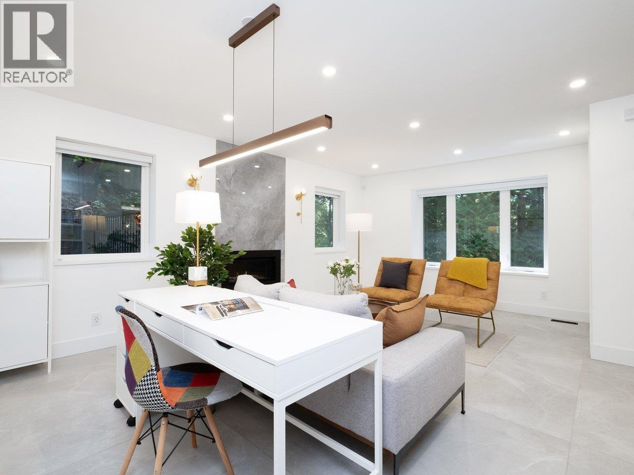 4283 CAPILANO ROAD, North Vancouver