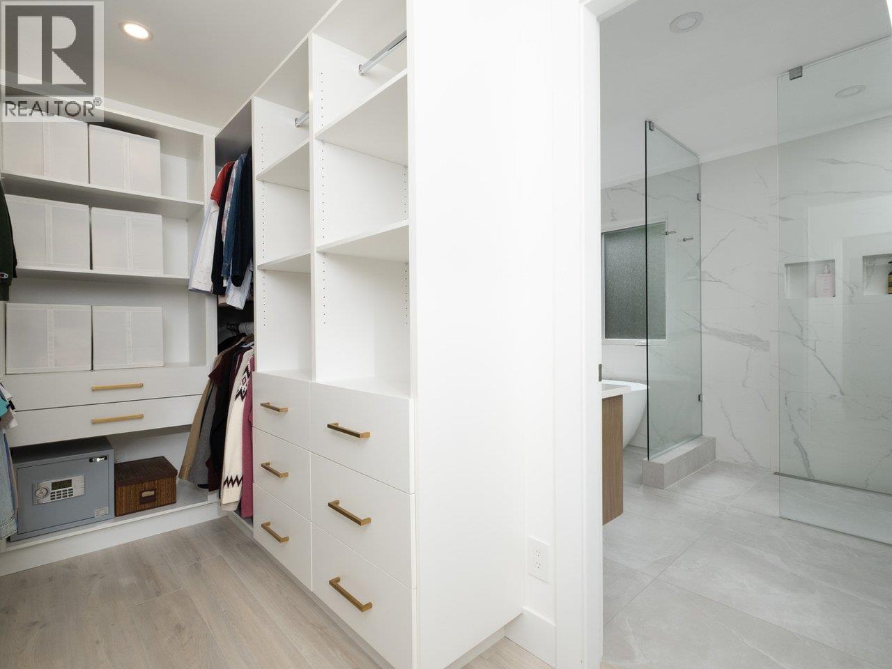 4283 CAPILANO ROAD, North Vancouver