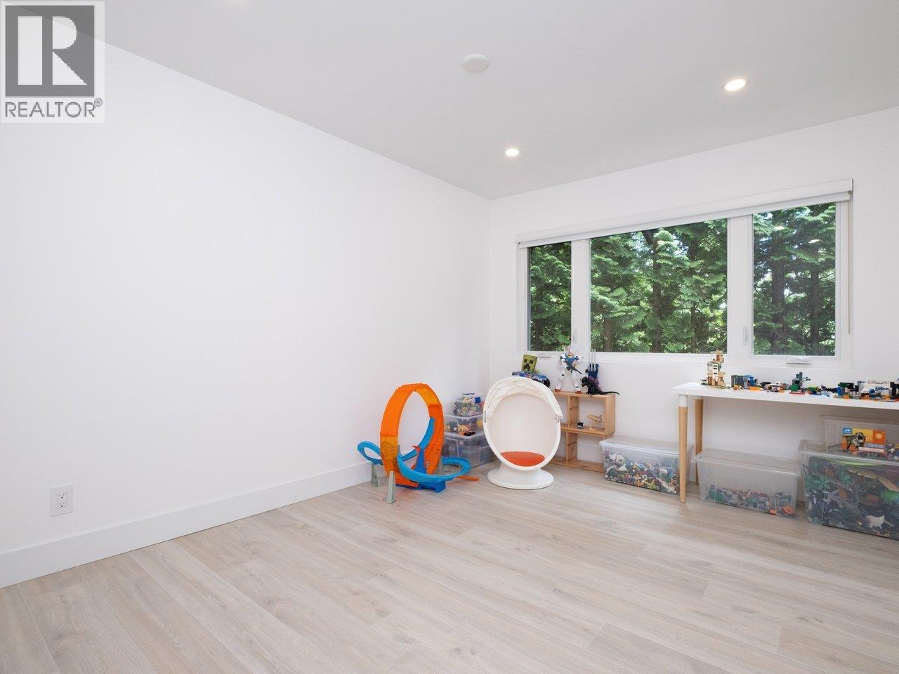 4283 CAPILANO ROAD, North Vancouver