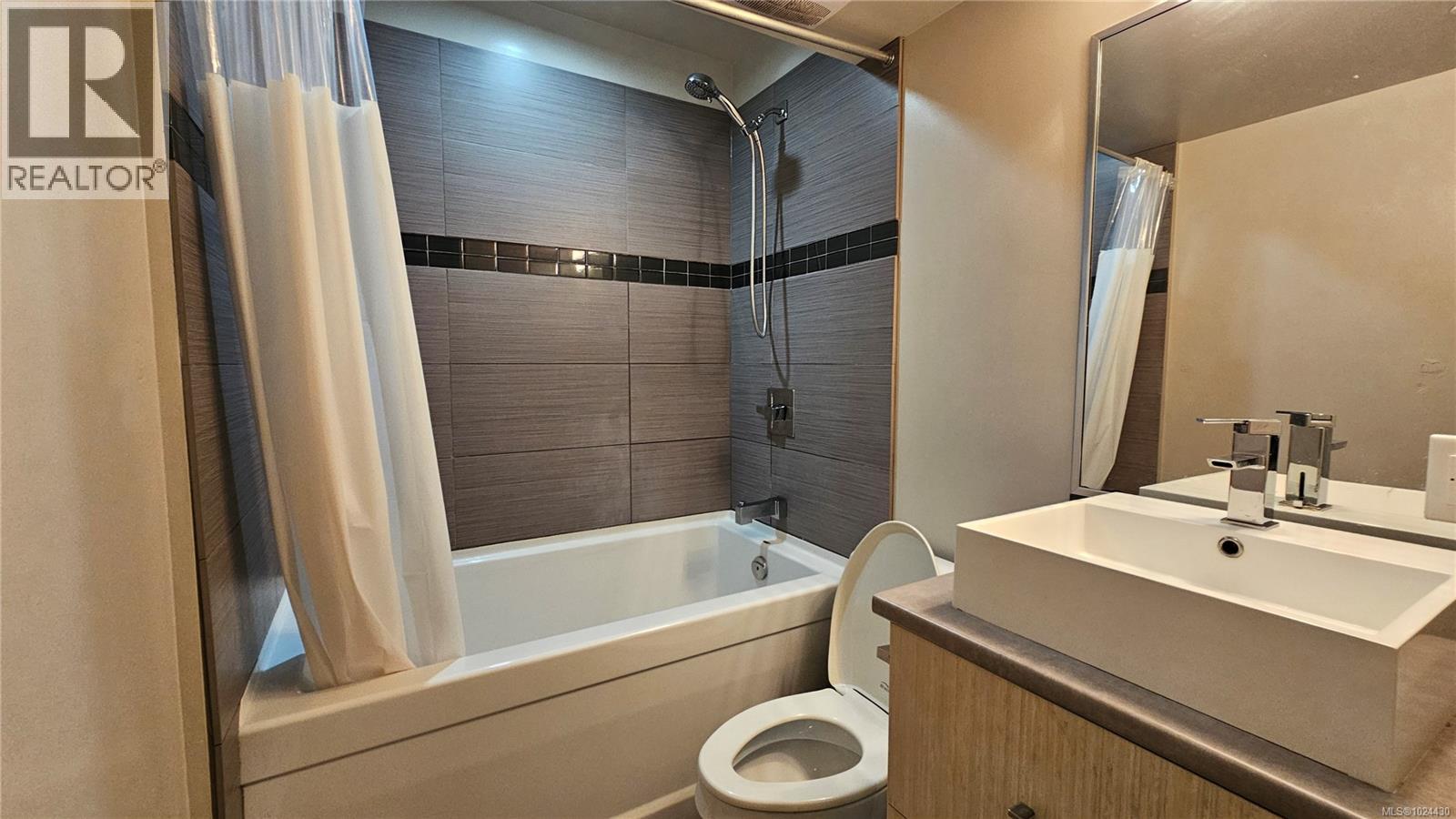 305 1121 Fort Street, Victoria