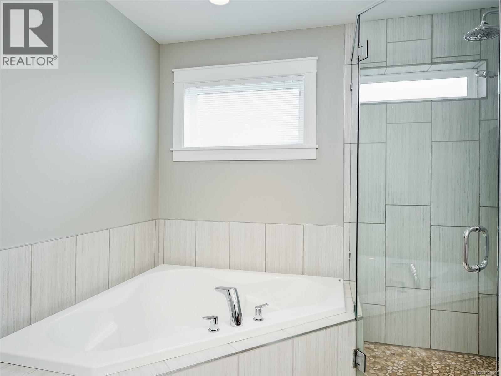 9173 Basswood Rd, North Saanich