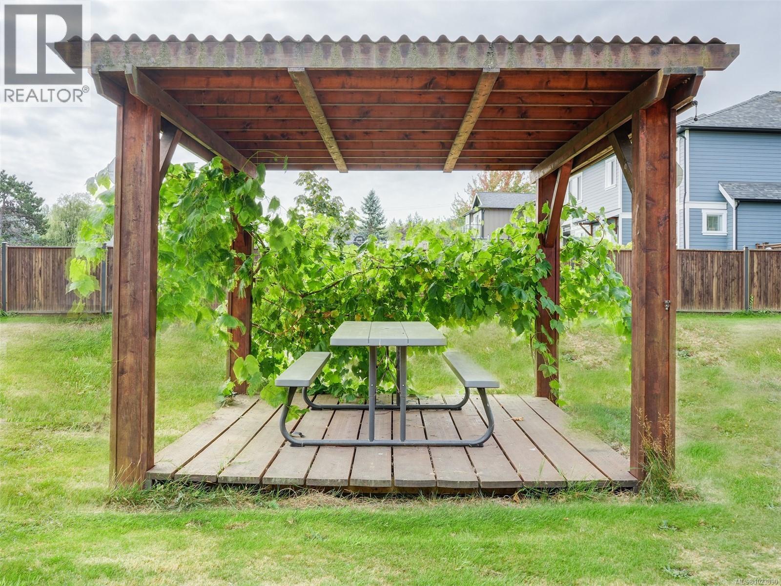 9173 Basswood Rd, North Saanich